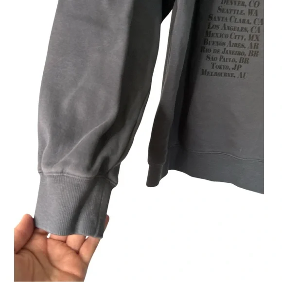 Taylor Swift The Eras Tour Official Sweatshirt NWOT size L I-10 - Picture 4 of 5